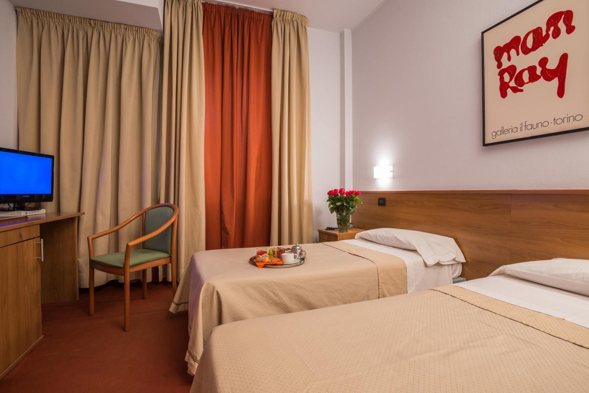 Hotel Lux Alessandria Exterior photo