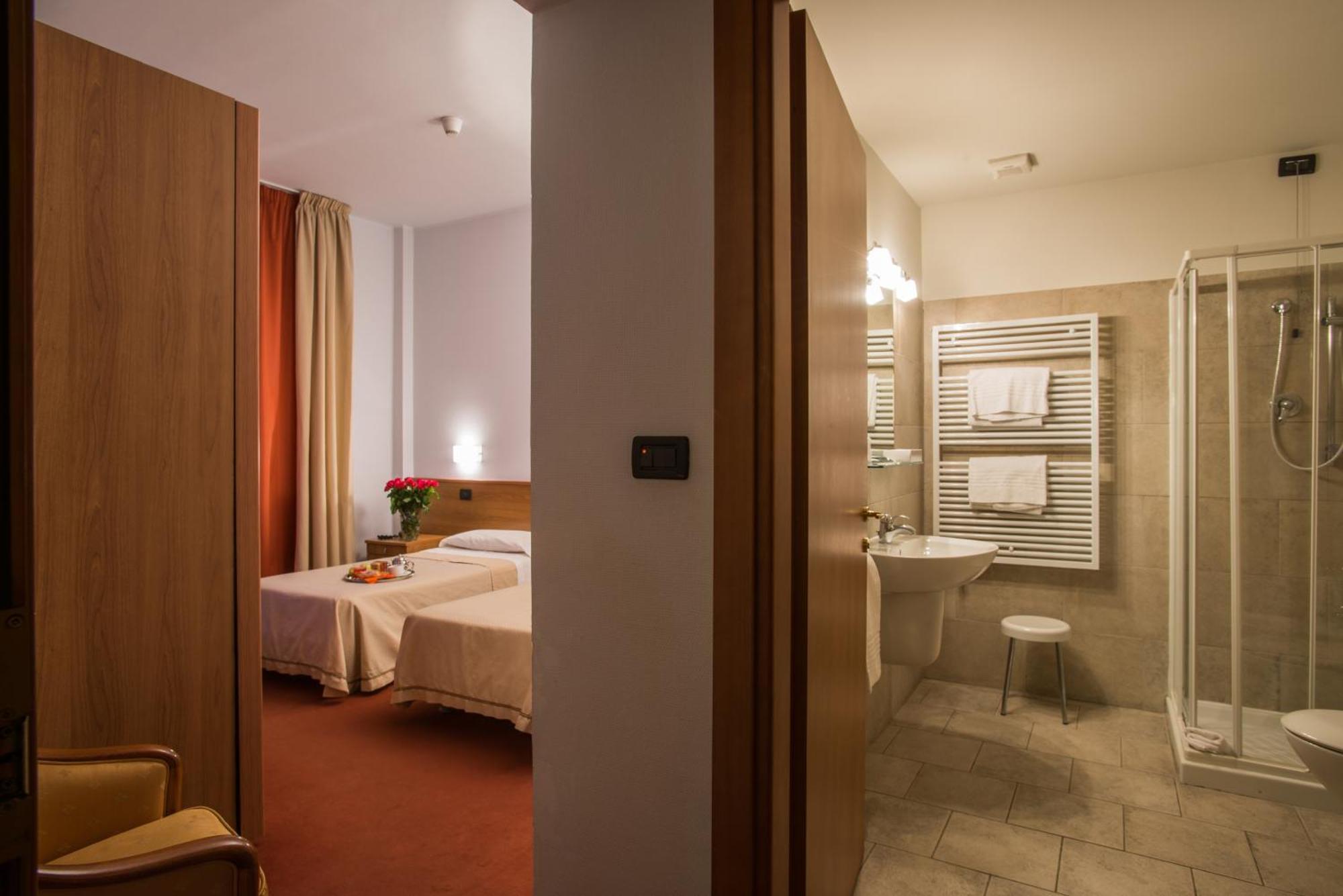 Hotel Lux Alessandria Exterior photo