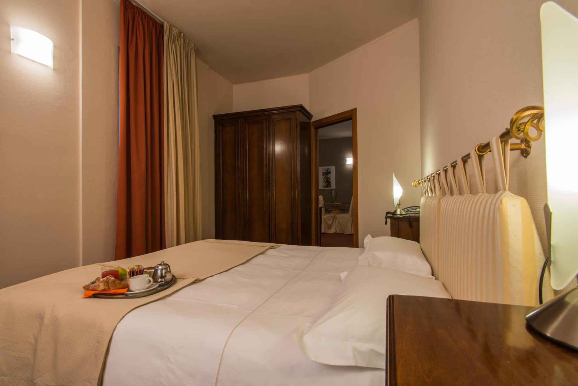 Hotel Lux Alessandria Exterior photo