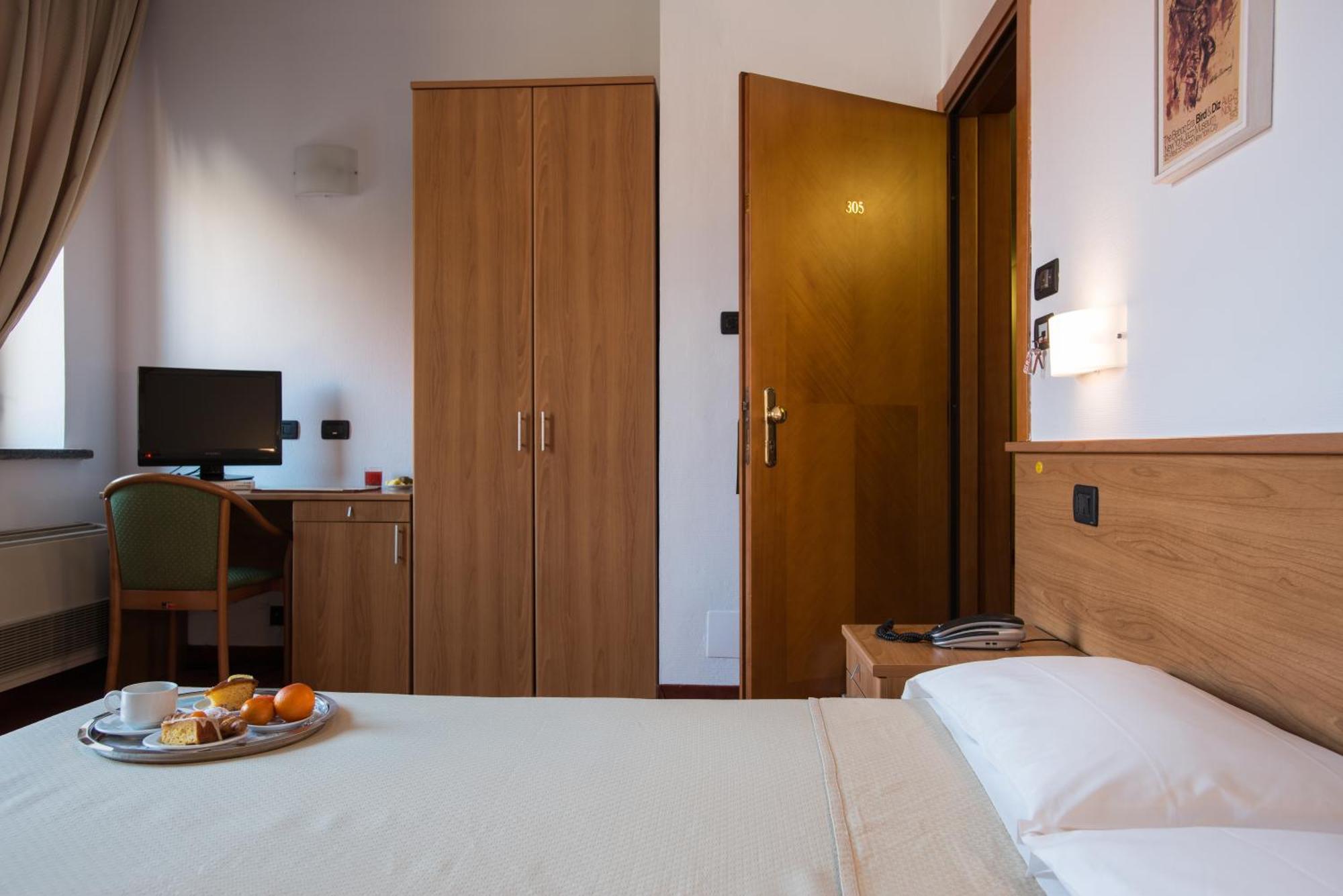 Hotel Lux Alessandria Room photo