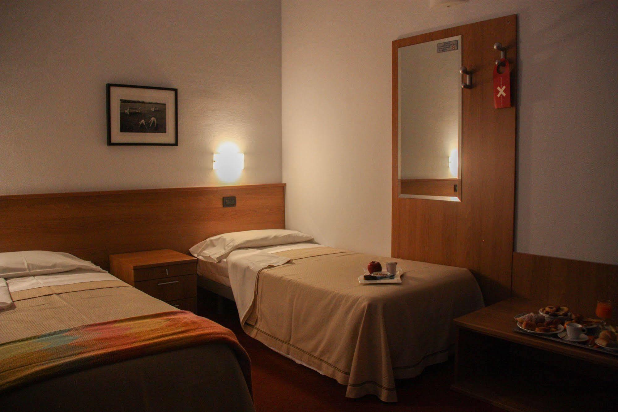 Hotel Lux Alessandria Exterior photo