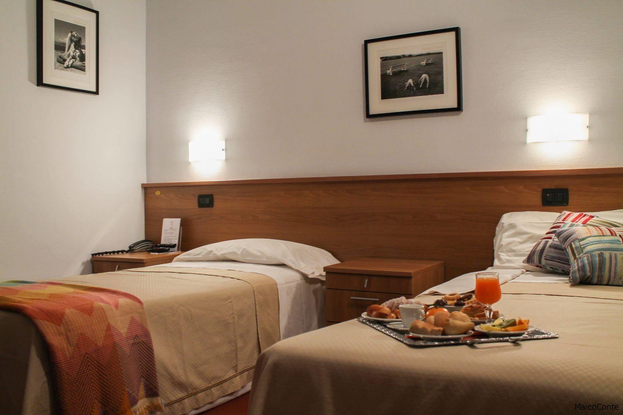 Hotel Lux Alessandria Exterior photo